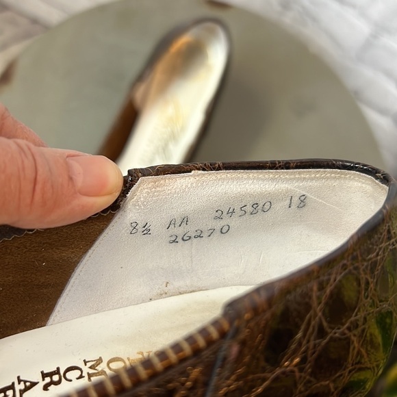 VINTAGE Elegant Brown Embossed Custom Heels, Size 8.5 AA - Picture 8 of 10